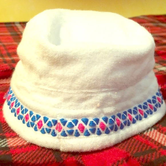 white baby beach hat